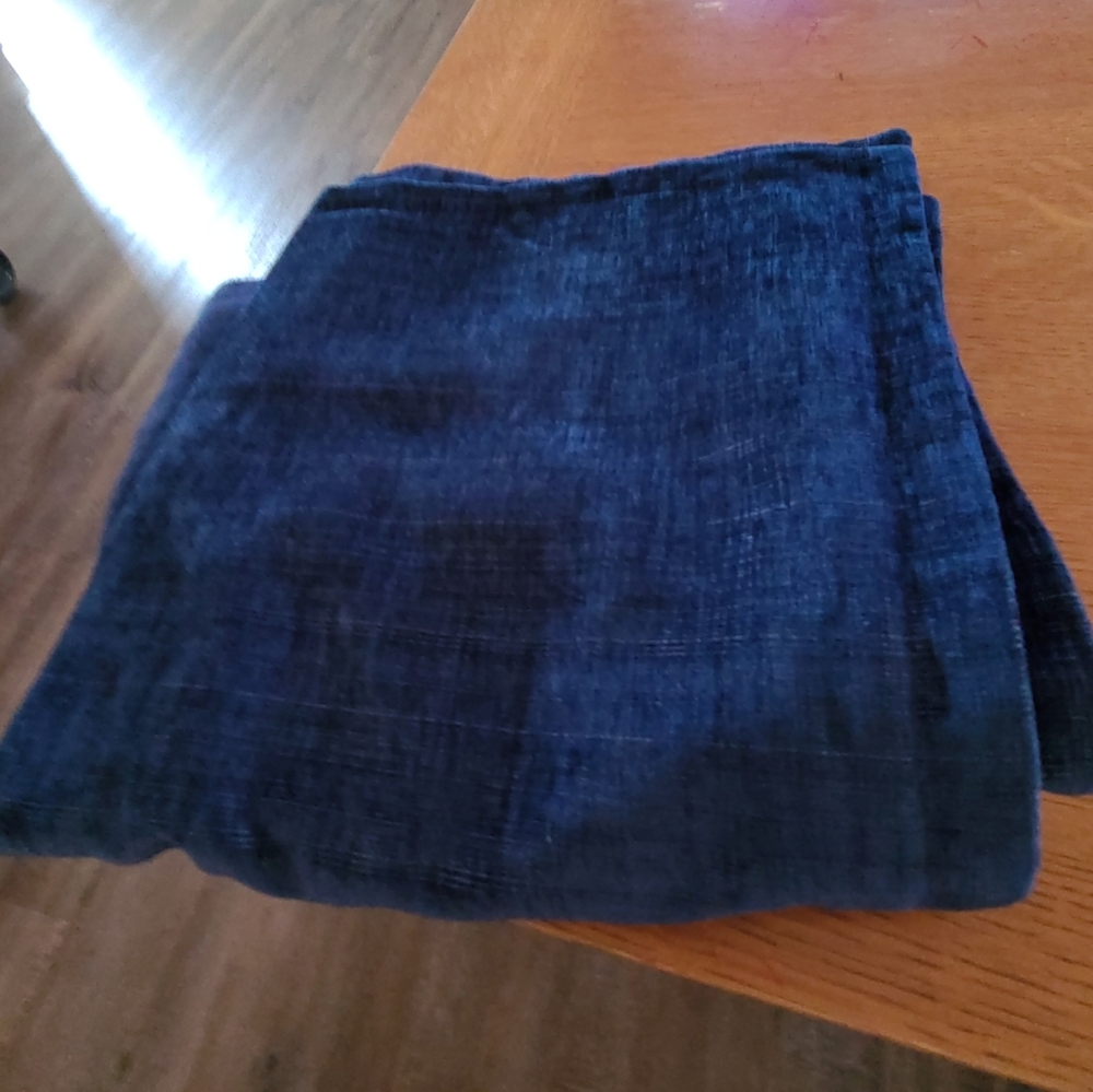 (2) 27" x 27 in Sag Harbor Pillow Cases